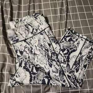 Plus Size Crop Leggings Snake Print 2X